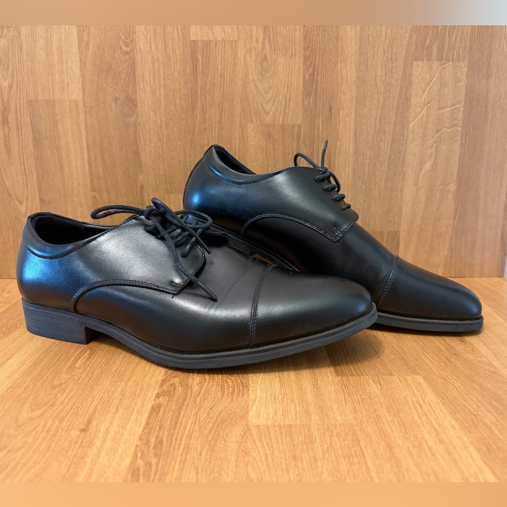 Van Heusen Flex Black Dress Shoes Men’s Size 10W | Like New | Box Included